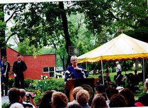 Image description is not available for 2000.037